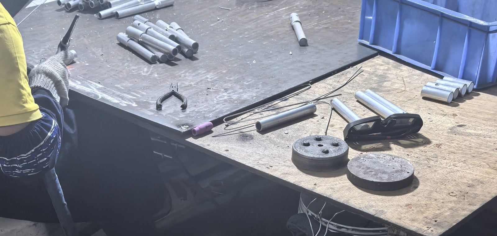 TIG welding aluminium tube for a branch chandelier frame at HongFu Lighting